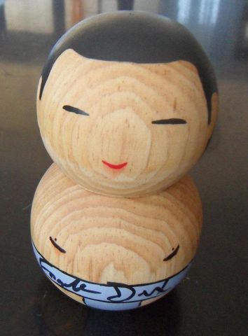 Kokeshi Sumo Autografiado por Frank W. Dux  (Solo muestra)